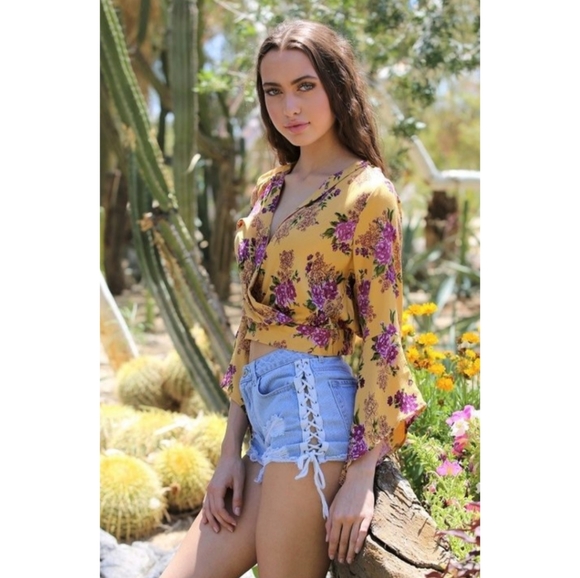 FINAL SALE 🆕🌿BOHO FLORAL TOP🌿 - Picture 3 of 4
